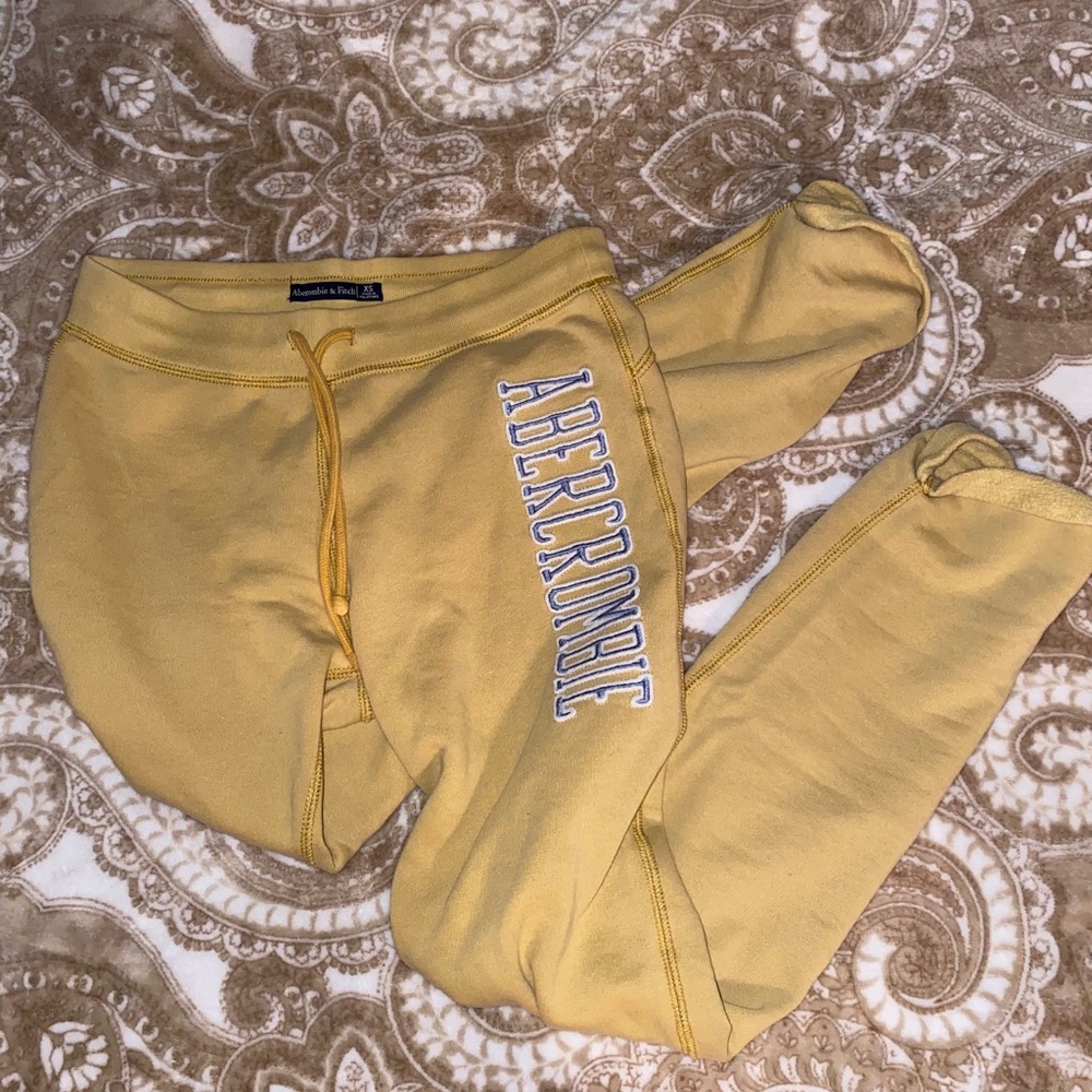 XS Abercrombie & Fitch yellow Sweatpanrs
